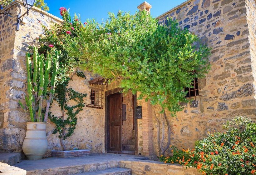 Dorovinis Country Houses