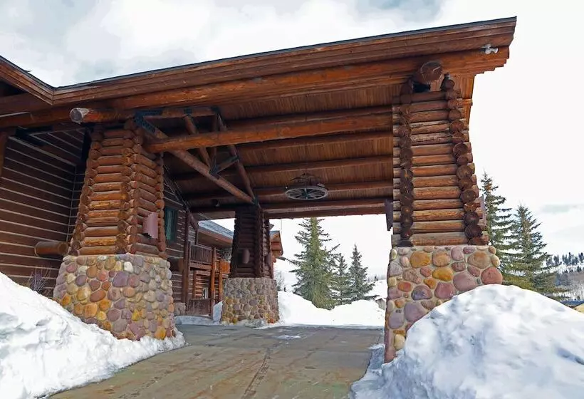 Отель Daniels Summit Lodge