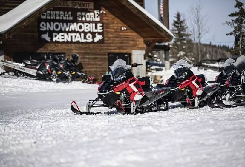 Отель Daniels Summit Lodge