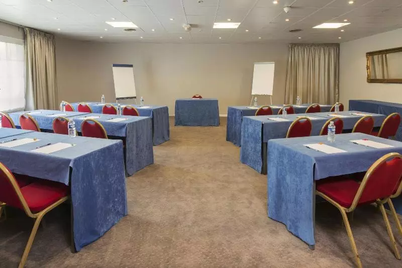 ホテル Espace Leonard De Vinci