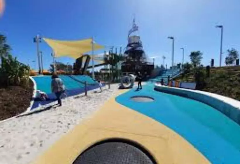 Отель Harbour Side Resort