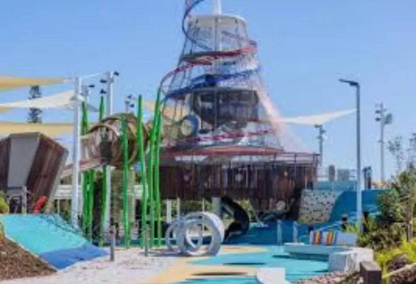 Отель Harbour Side Resort