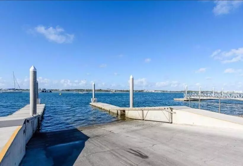 Отель Harbour Side Resort