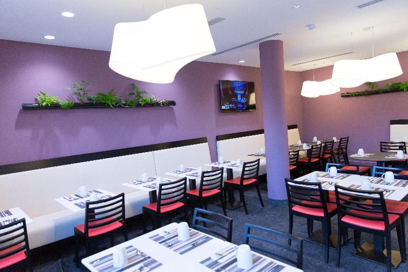 Отель Holiday Inn Express Toulon Est, An Ihg