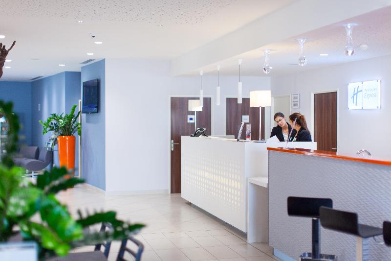 Отель Holiday Inn Express Toulon Est, An Ihg