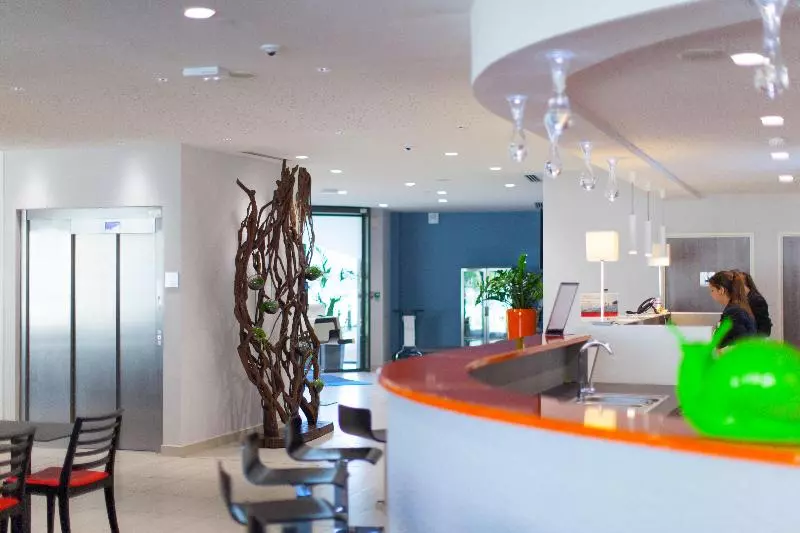 فندق Holiday Inn Express Toulon Est, An Ihg