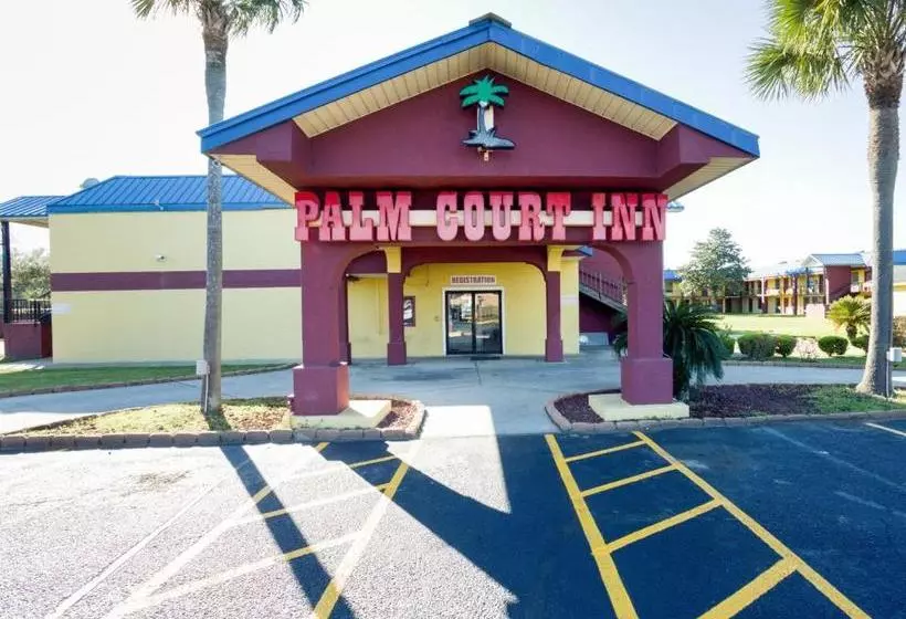 酒店 Palm Court Inn & Suites