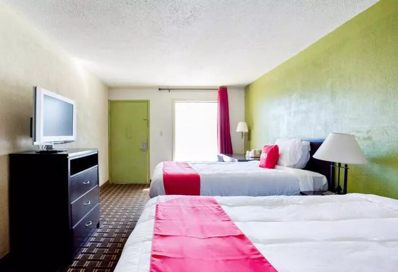 酒店 Palm Court Inn & Suites