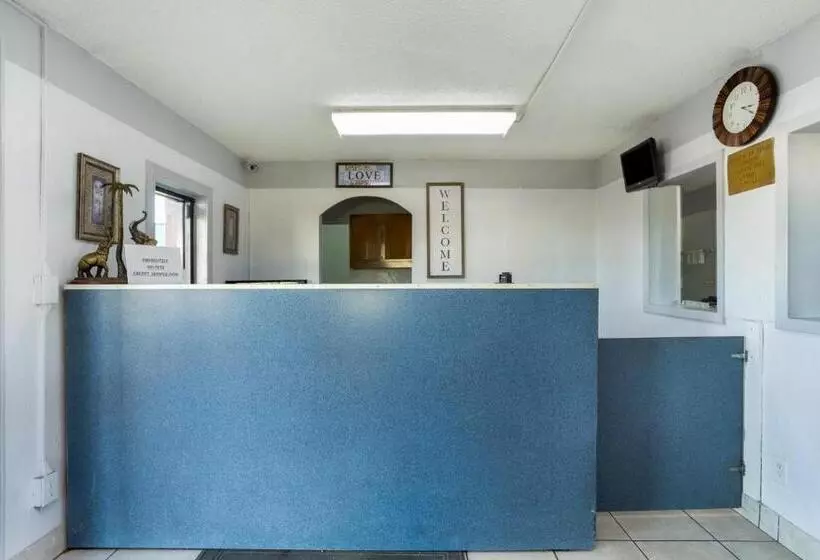 酒店 Palm Court Inn & Suites