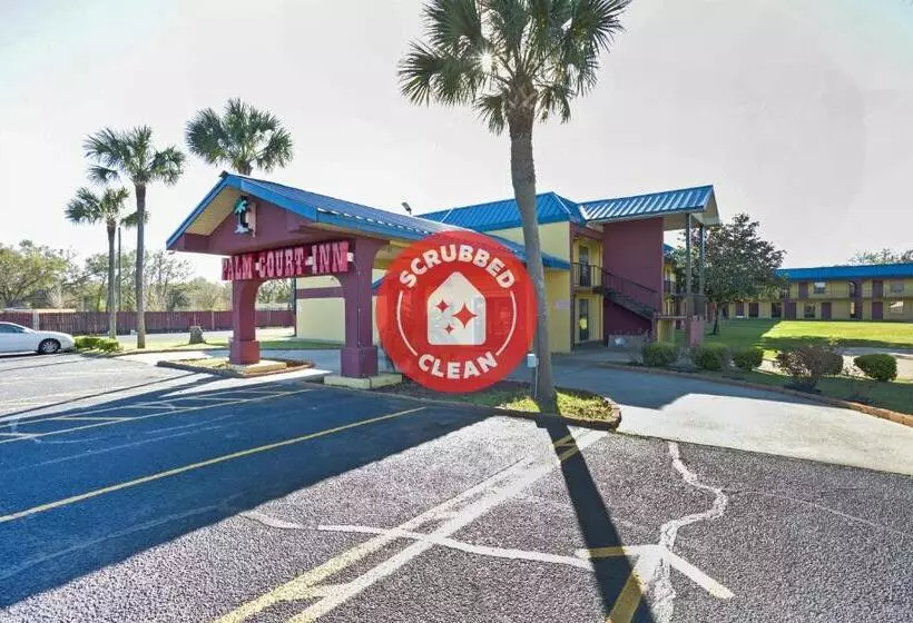 酒店 Palm Court Inn & Suites