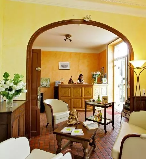 هتل Hôtel La Verperie