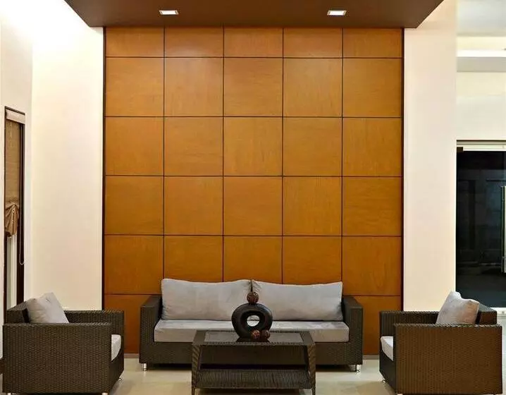 La Piazza Hotel And Convention Center Inc