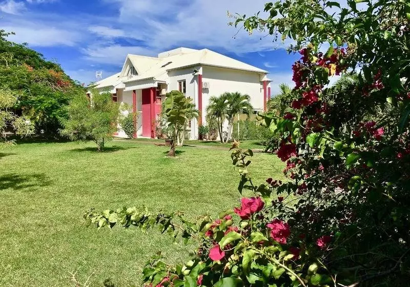 Résidence Le Vallon Guadeloupe Parc Piscine Appartements & Studios & Services Hôteliers à La Carte