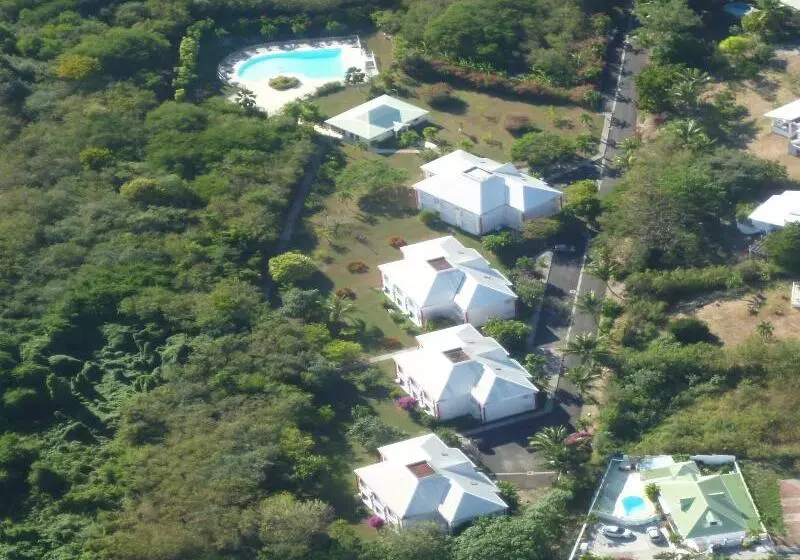 Résidence Le Vallon Guadeloupe Parc Piscine Appartements & Studios & Services Hôteliers à La Carte