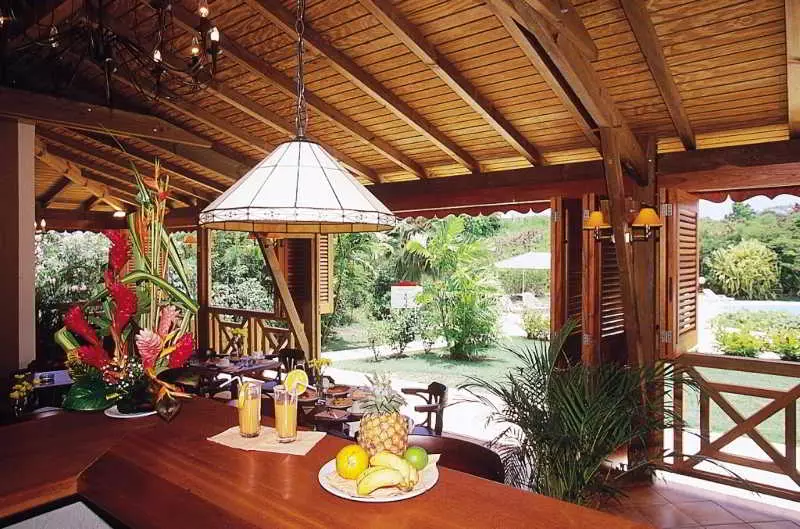 Résidence Le Vallon Guadeloupe Parc Piscine Appartements & Studios & Services Hôteliers à La Carte