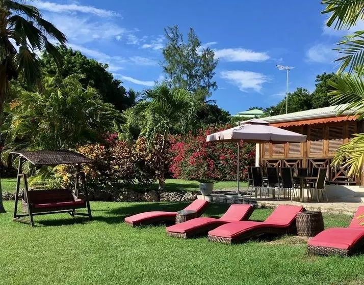 Résidence Le Vallon Guadeloupe Parc Piscine Appartements & Studios & Services Hôteliers à La Carte