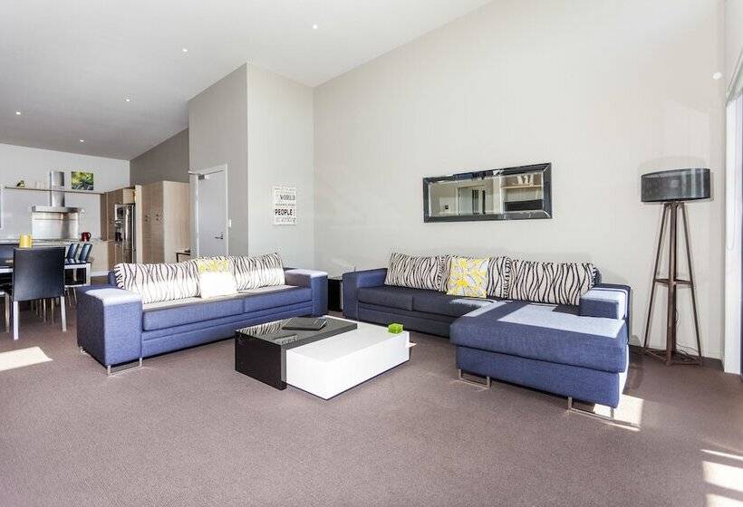 Sovereign Pier On The Waterways