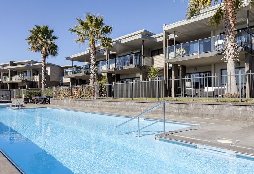 Sovereign Pier On The Waterways