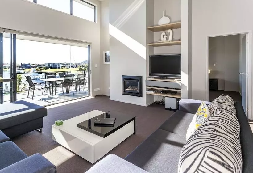 Sovereign Pier On The Waterways