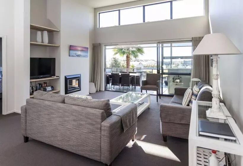 Sovereign Pier On The Waterways