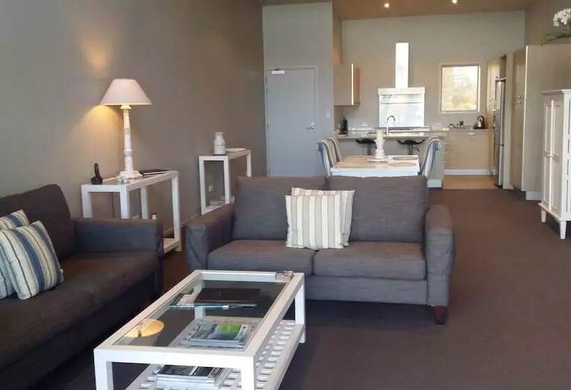 Sovereign Pier On The Waterways