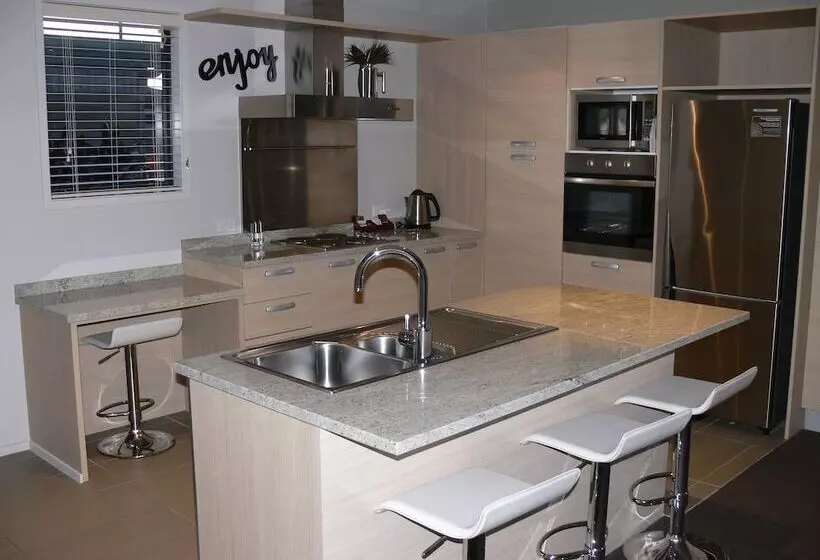 Sovereign Pier On The Waterways