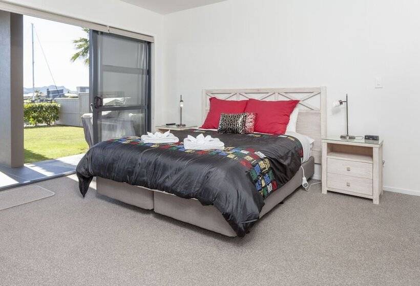 Sovereign Pier On The Waterways