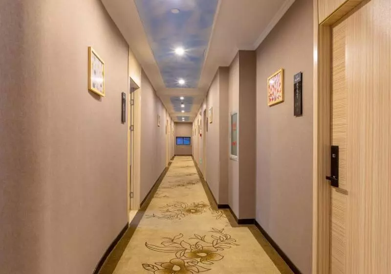 Shell Hotel Shanghai Oriental Pearl Tower Century Avenue Metro Station