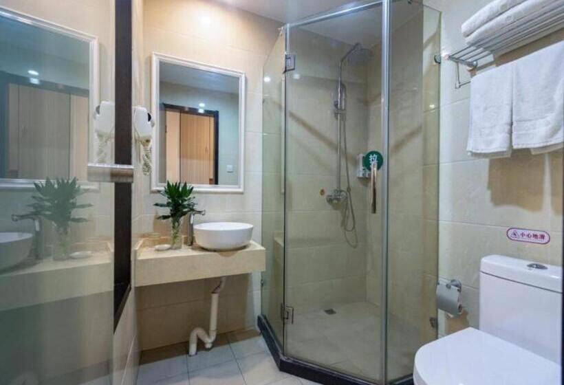 Shell Hotel Shanghai Oriental Pearl Tower Century Avenue Metro Station