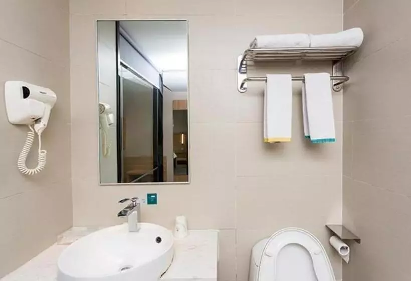 Hotelli City Comfort Inn Xiangyang Minfa World City Minfa Plaza