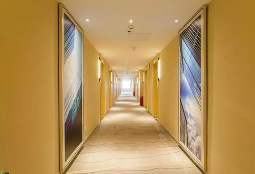 Hotelli City Comfort Inn Xiangyang Minfa World City Minfa Plaza