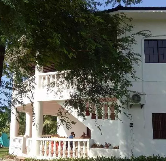 Aamiaismajoitus (B&B) Medellin Seaview Inn