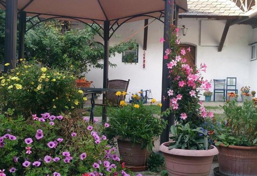 Hotel Reiterbauernhof Schönlehenhof