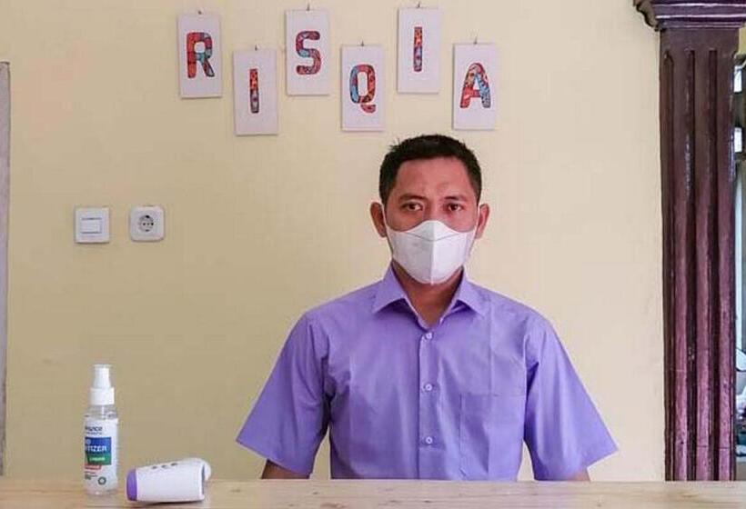 בית מלון כפרי Risqia Syariah Tod M1 Bandara Soekarno Hatta Mitra Reddoorz