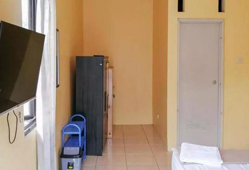 ホテル Risqia Syariah Tod M1 Bandara Soekarno Hatta Mitra Reddoorz