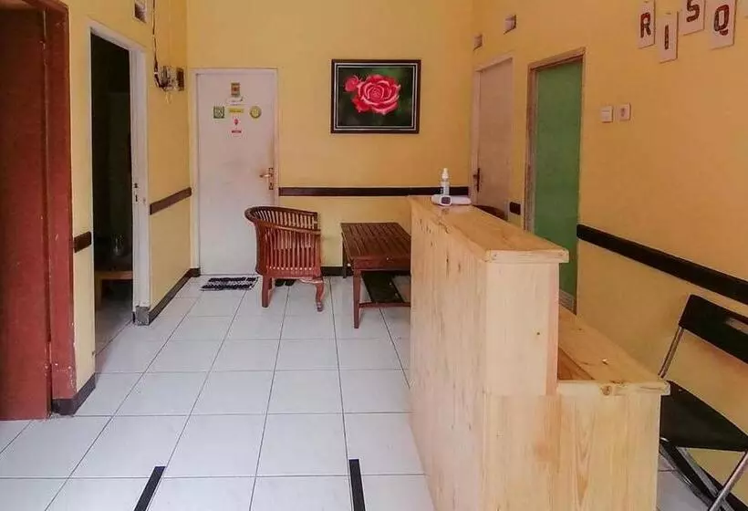 ホテル Risqia Syariah Tod M1 Bandara Soekarno Hatta Mitra Reddoorz