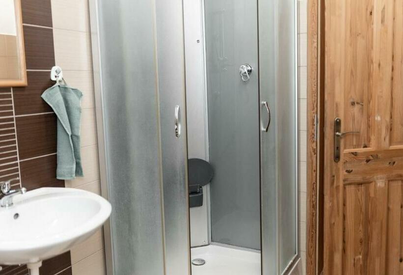 膳宿费 Granárium