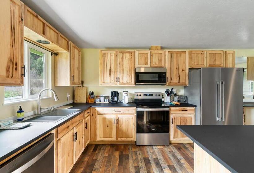 Курорт Indian Creek Lodge