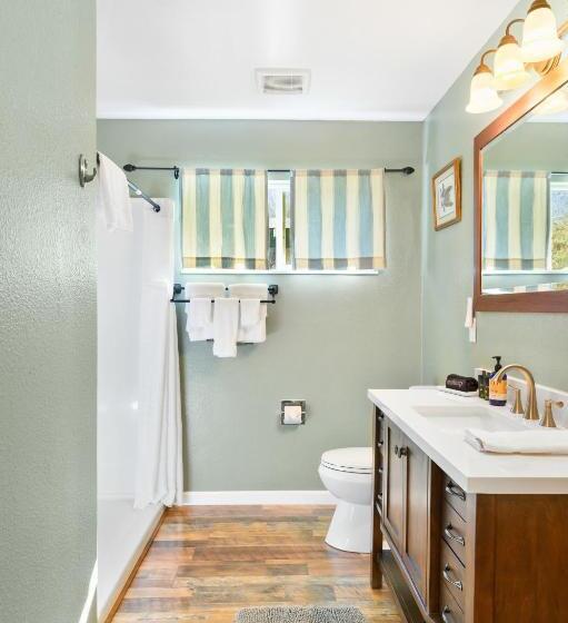 Курорт Indian Creek Lodge