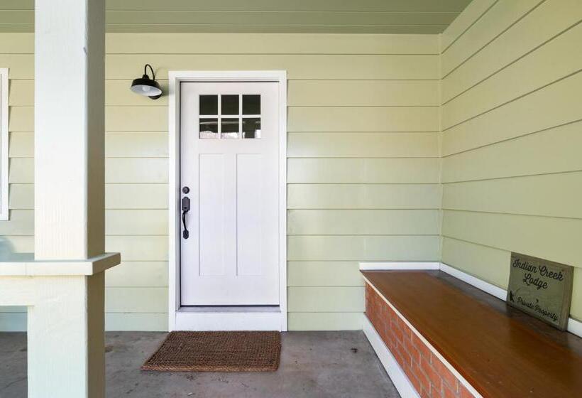 Курорт Indian Creek Lodge