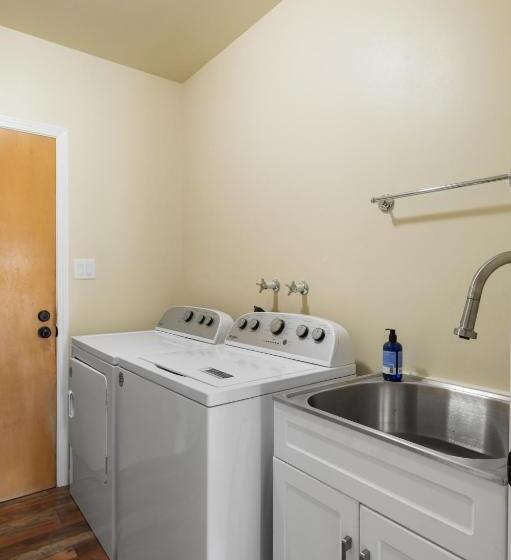 Курорт Indian Creek Lodge