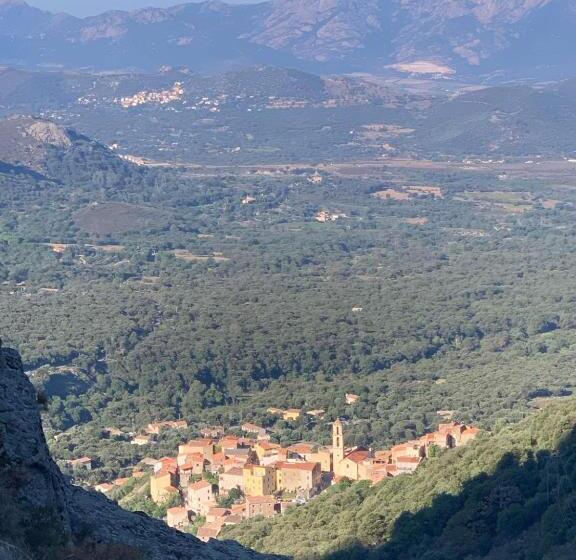 Bed and Breakfast Casa Basgiu, Chambres Avec Balcon Et Table D Hôtes