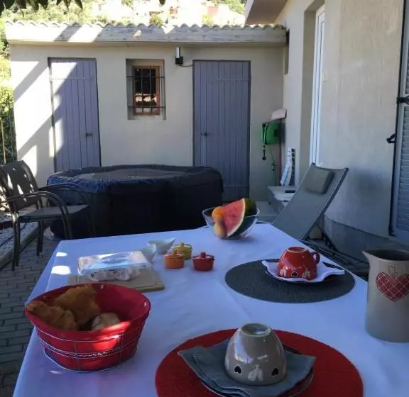 ベッドアンドブレックファースト Casa Basgiu, Chambres Avec Balcon Et Table D Hôtes