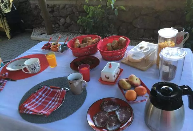 ベッドアンドブレックファースト Casa Basgiu, Chambres Avec Balcon Et Table D Hôtes