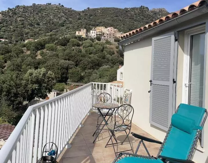 ベッドアンドブレックファースト Casa Basgiu, Chambres Avec Balcon Et Table D Hôtes