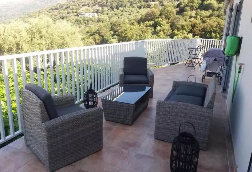 ベッドアンドブレックファースト Casa Basgiu, Chambres Avec Balcon Et Table D Hôtes