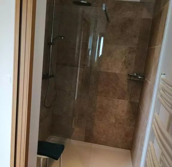 Aamiaismajoitus (B&B) Domaine De Cayre