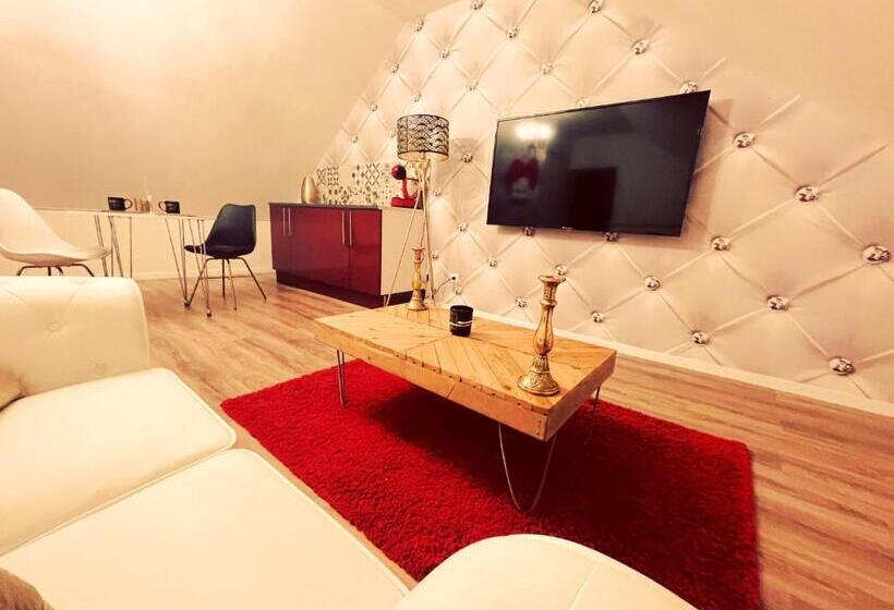 Отель Redroom Loveroom Chambre Spa Privative Insolite Thème 50 Nuances De Grey