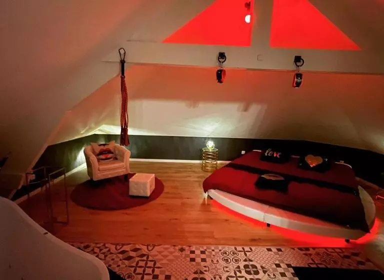 Hotelli Redroom Loveroom Chambre Spa Privative Insolite Thème 50 Nuances De Grey