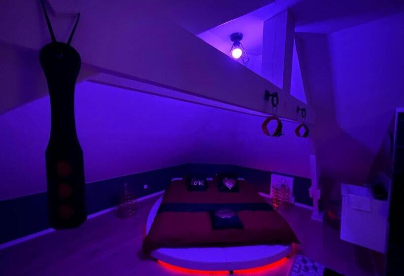 Отель Redroom Loveroom Chambre Spa Privative Insolite Thème 50 Nuances De Grey